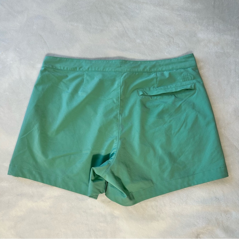 The North Face Green Athletic‎ Shorts Lightweight Elastic Waistband